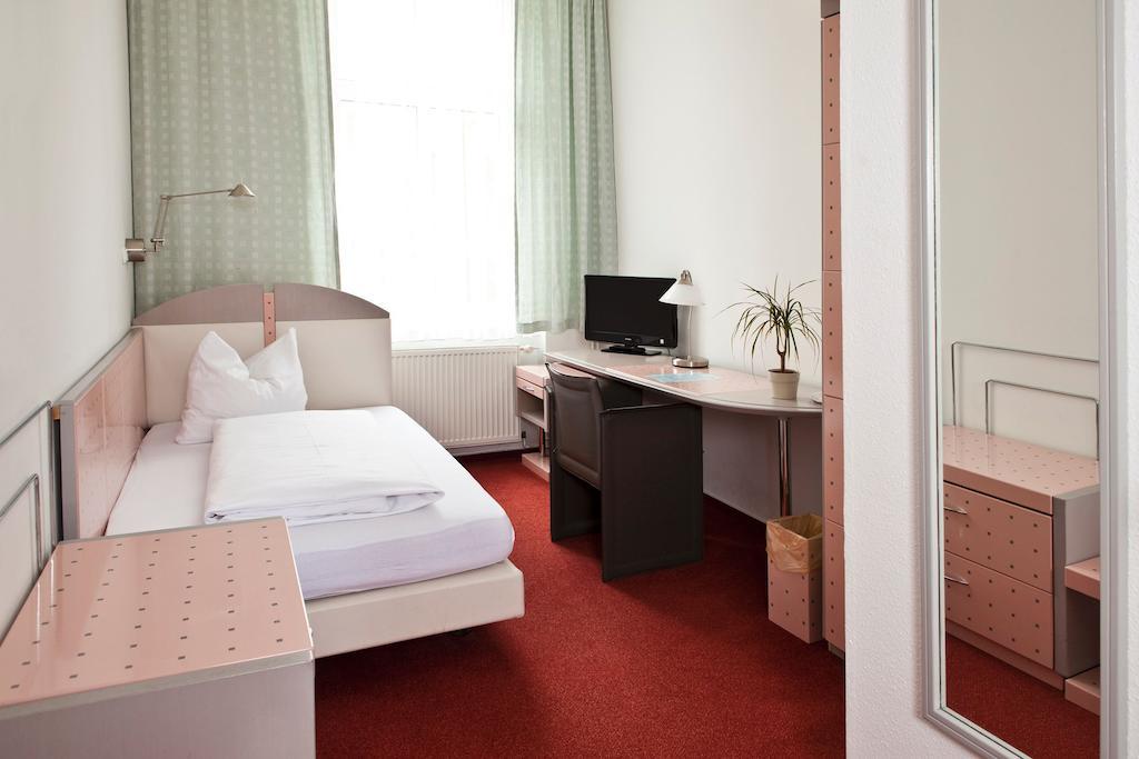 Hotel Adler Грайфсвальд Номер фото